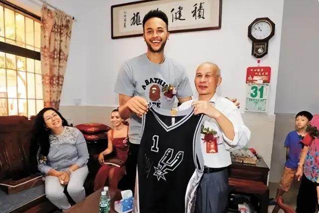 开云官网-【人物】曝男篮将归化安德森 李凯尔有1/8中国血统